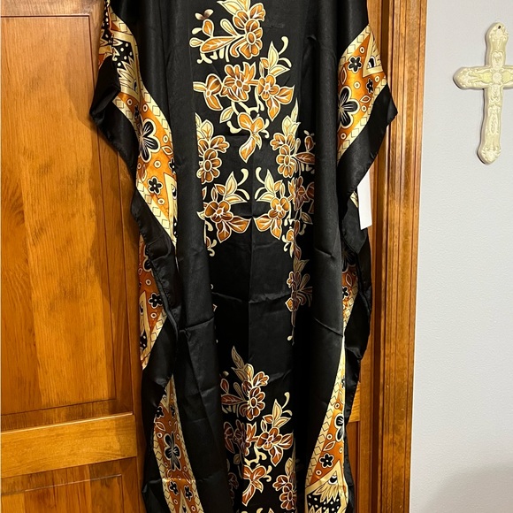 ASHRO Black/Gold Floral Long Caftan. NWT/original packaging. One size fits most! - Picture 5 of 9